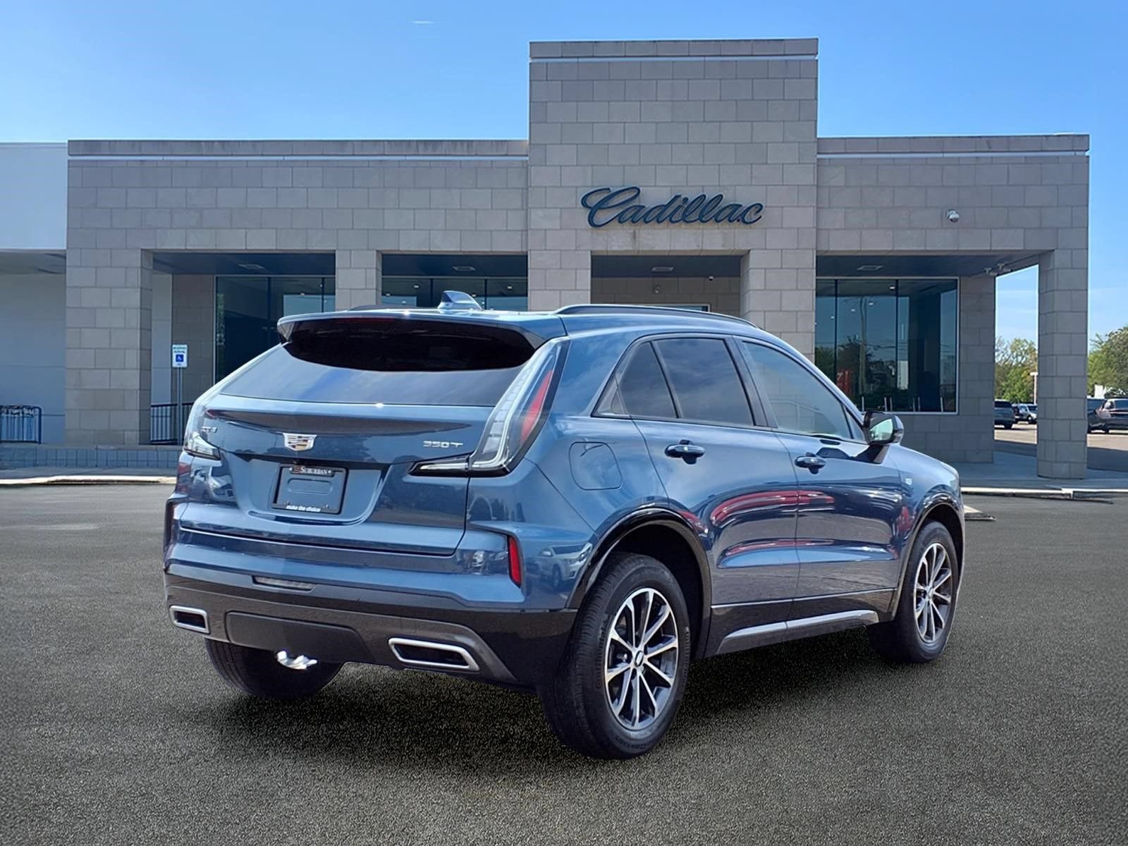 Used 2024 Cadillac XT4 Sport w/ LPO, Floor Liner Package FWD image 4