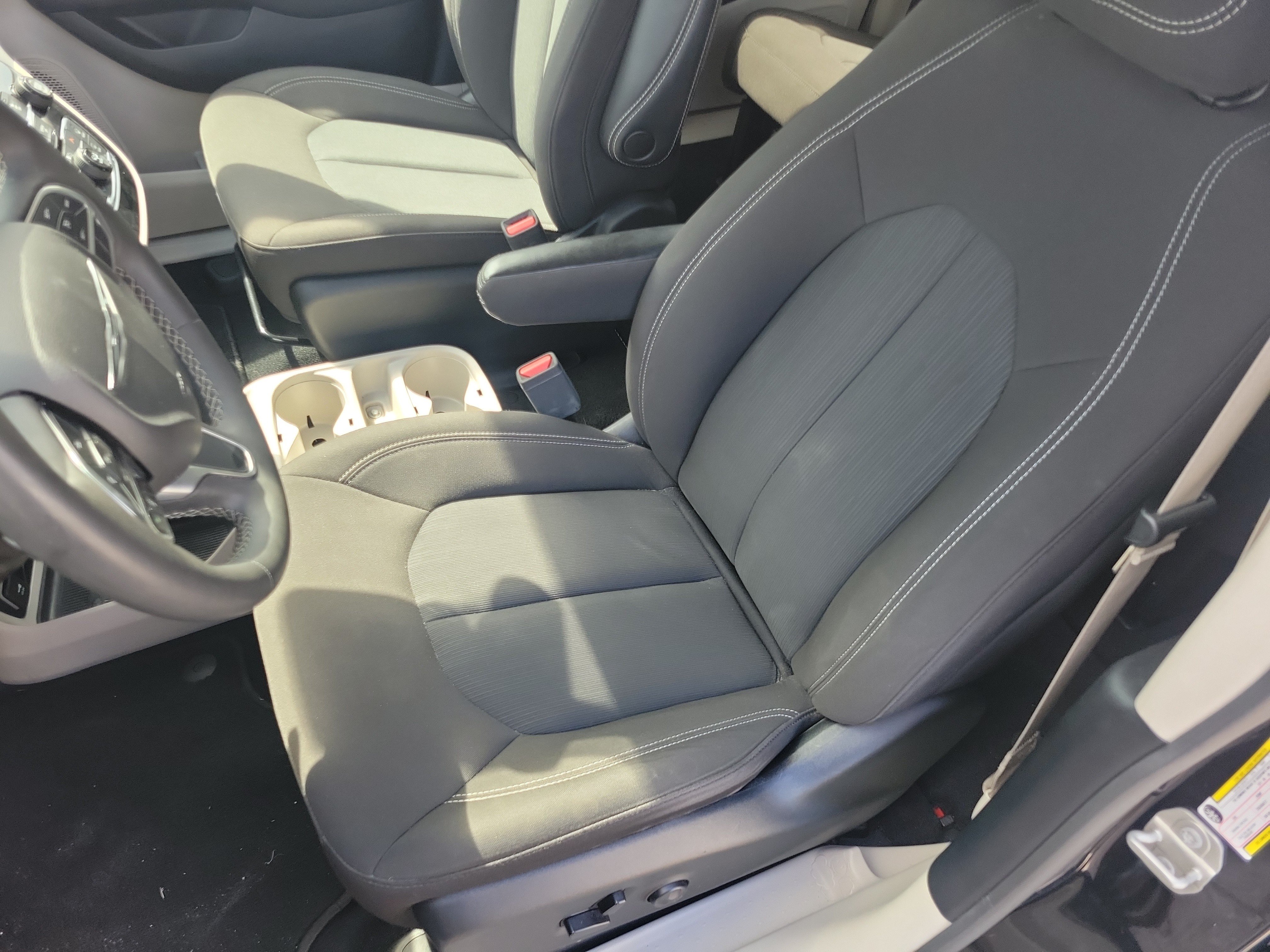 Used 2023 Chrysler Voyager LX FWD image 16