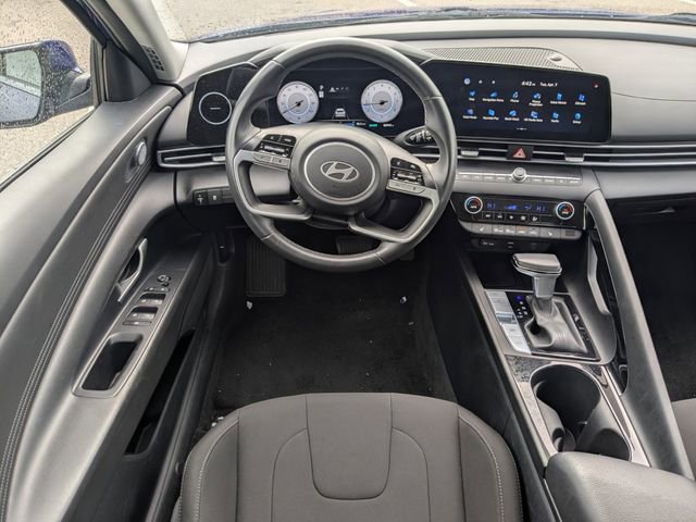 Used 2025 Hyundai Elantra SEL FWD image 16