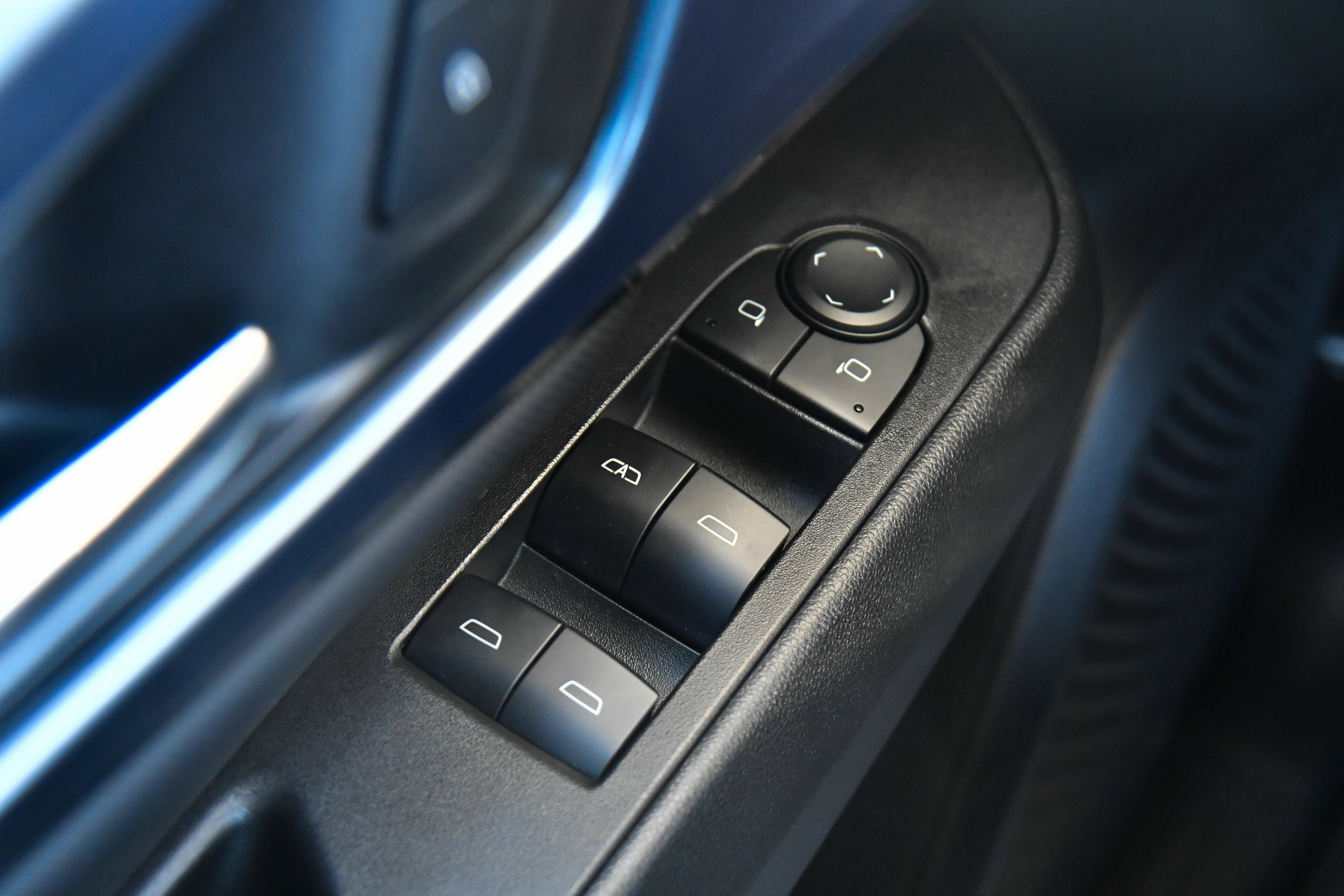 Used 2025 Chevrolet Equinox EV LT FWD image 41