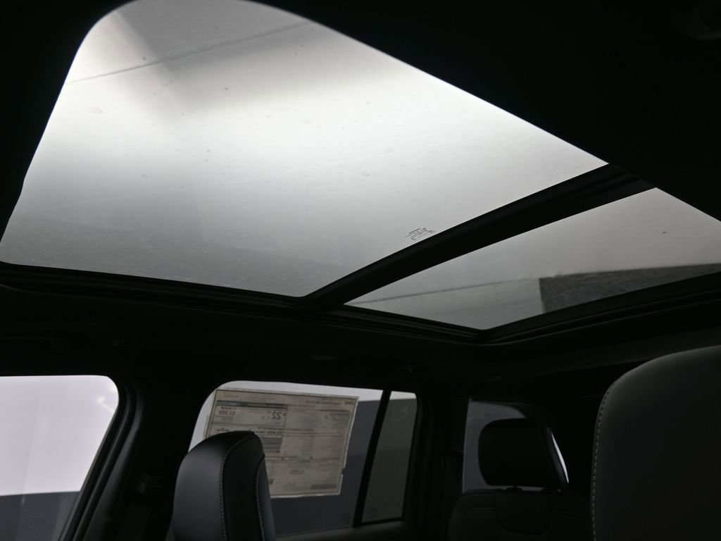 New 2025 Jeep Grand Cherokee Limited w/ Trailer Tow Package image 21