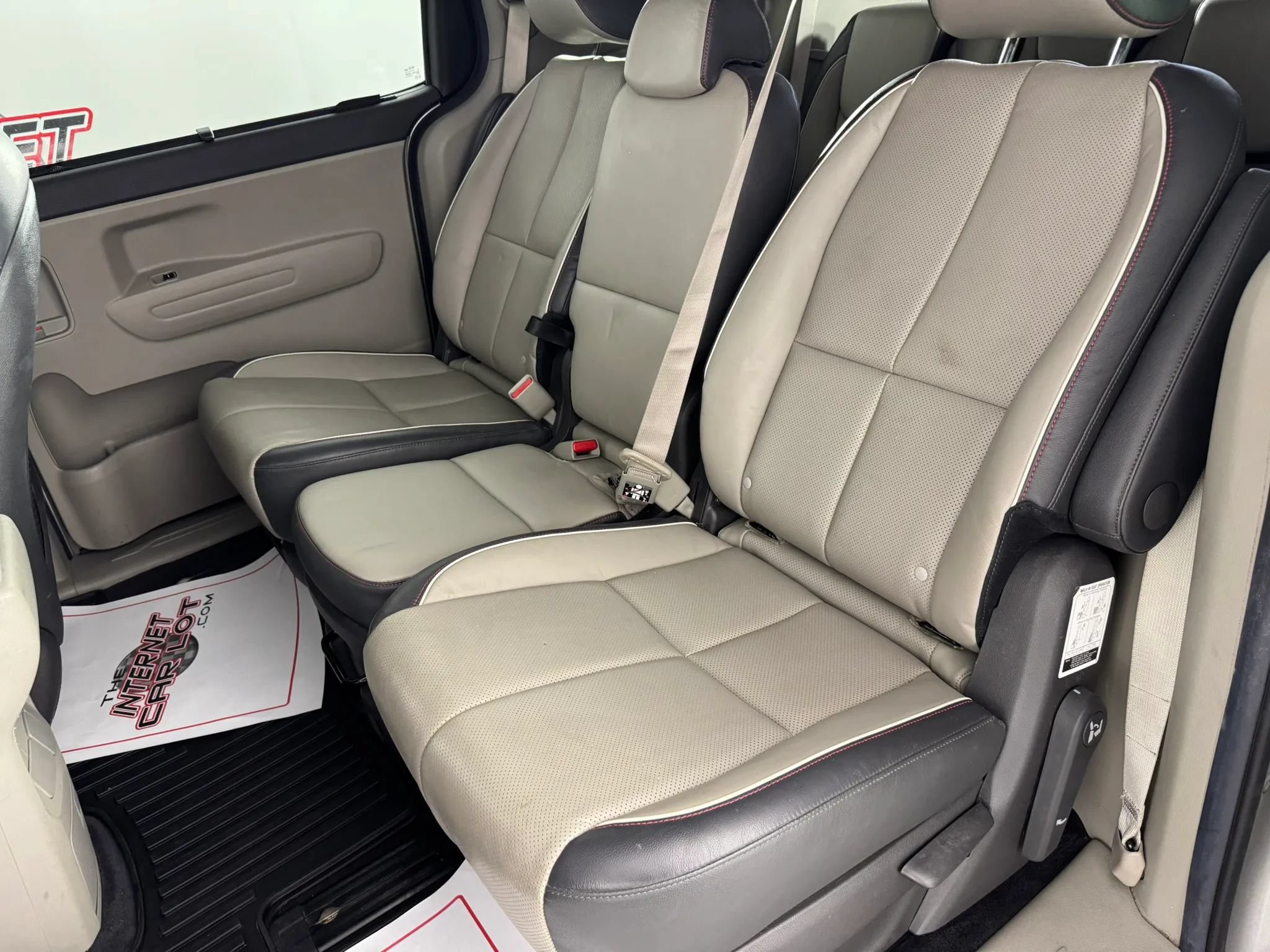 Used 2017 Kia Sedona LX w/ LX Essentials Premium Package FWD image 35