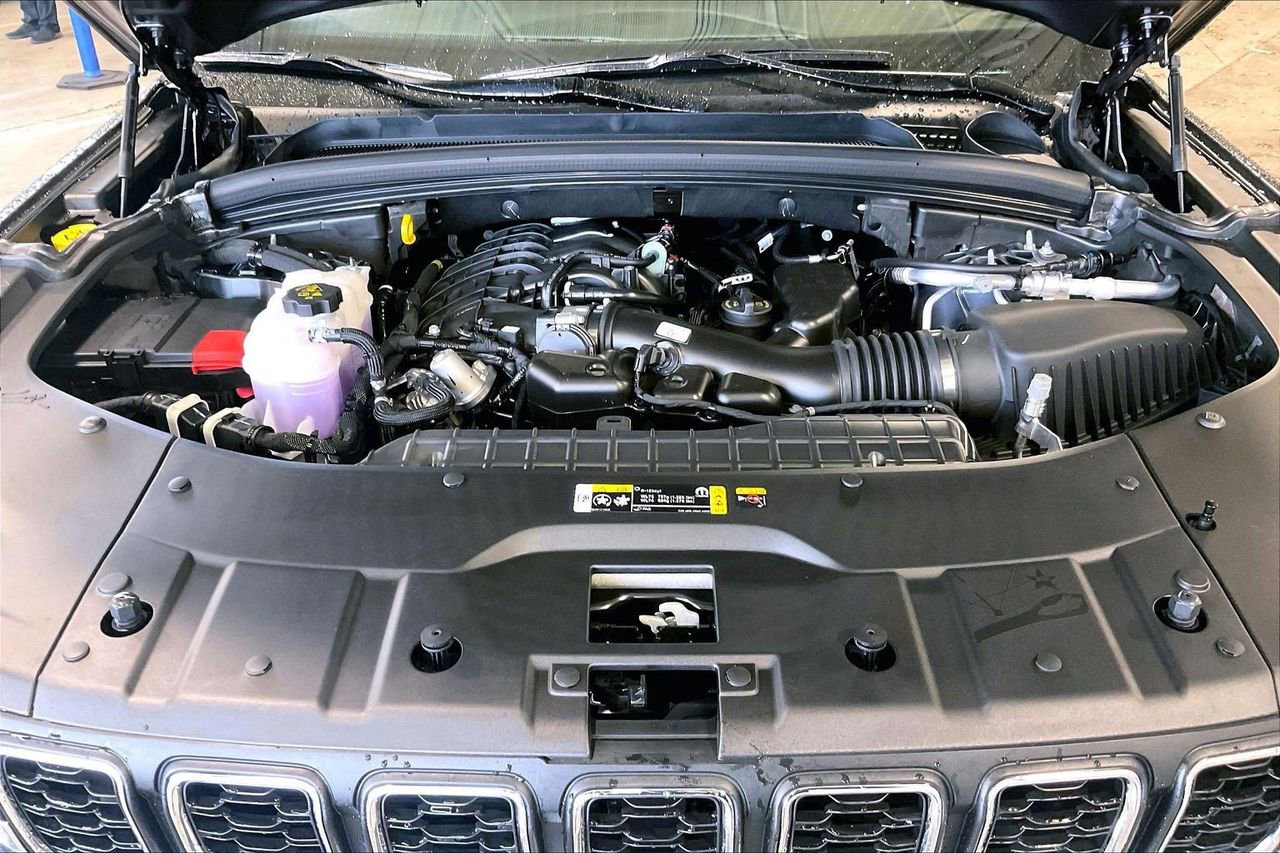 New 2025 Jeep Grand Cherokee Laredo w/ Luxury Tech Group I image 10