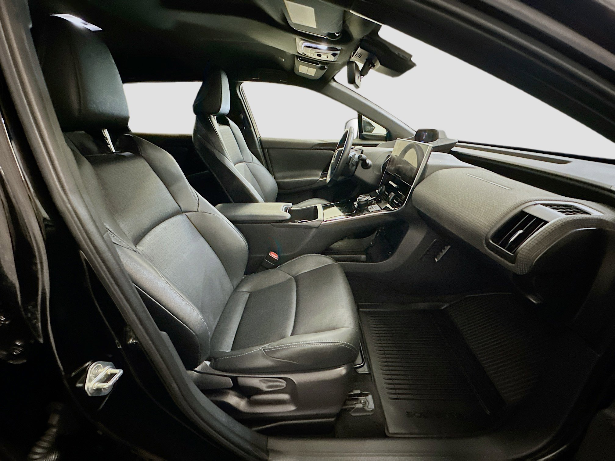 Used 2023 Subaru Solterra AWD image 33