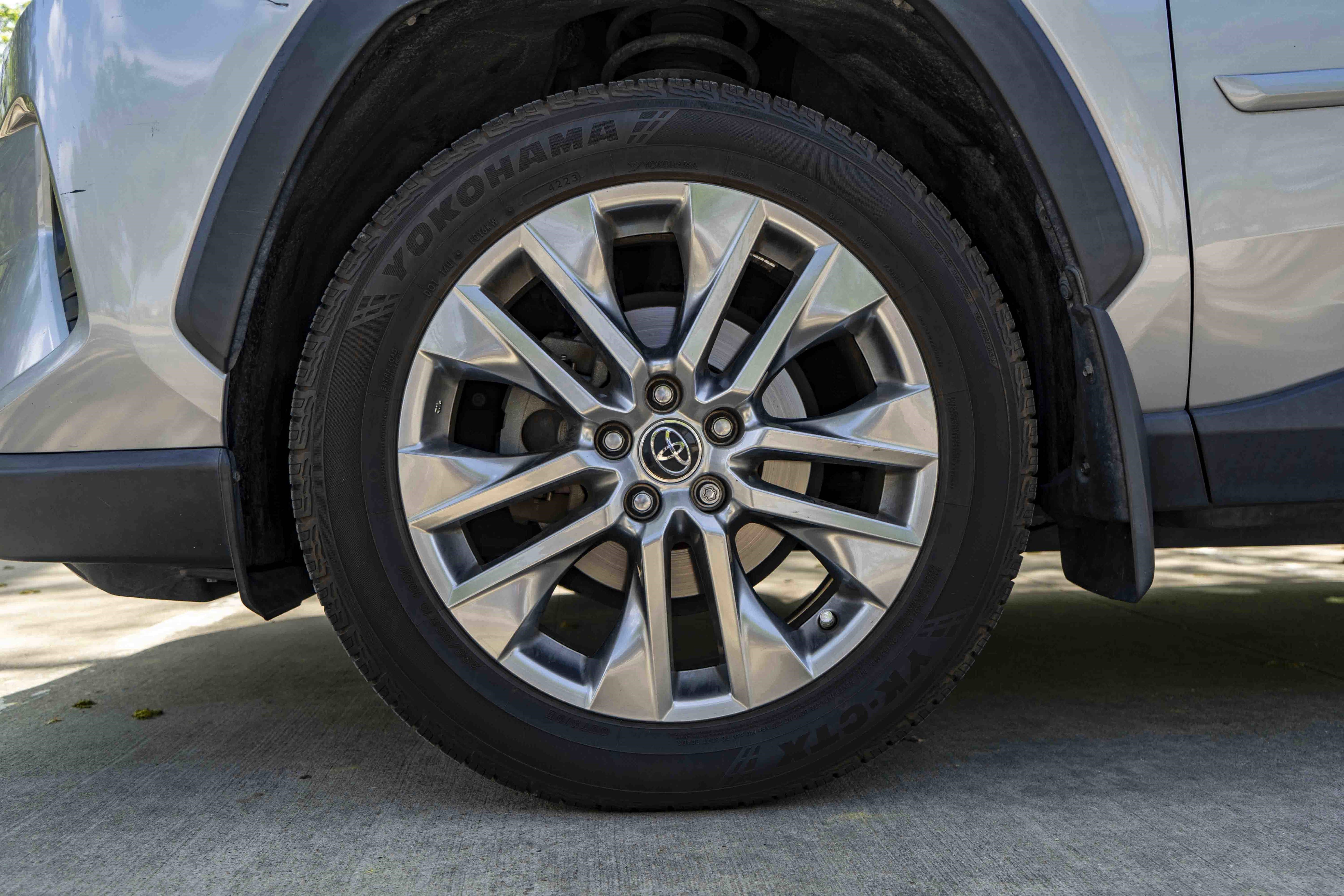 Used 2019 Toyota RAV4 XLE Premium image 14