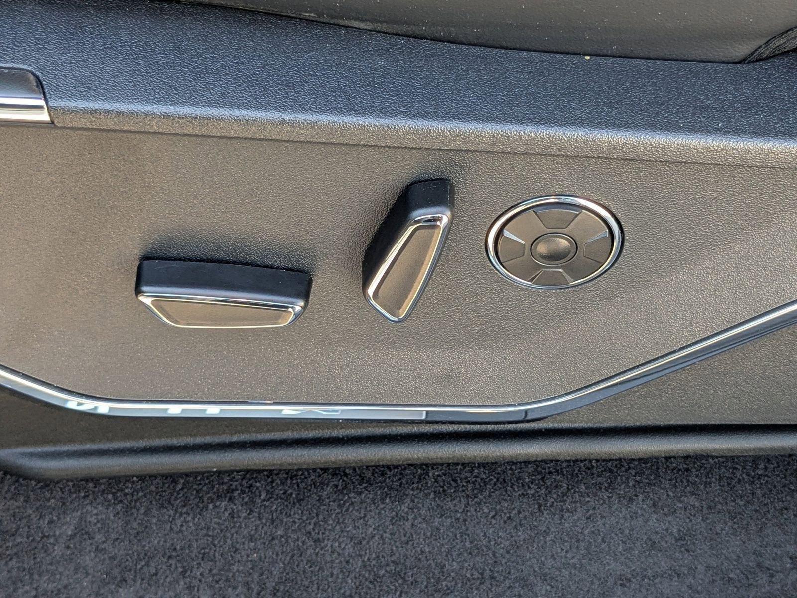 Used 2025 Ford F150 Platinum w/ Equipment Group 702A High image 21