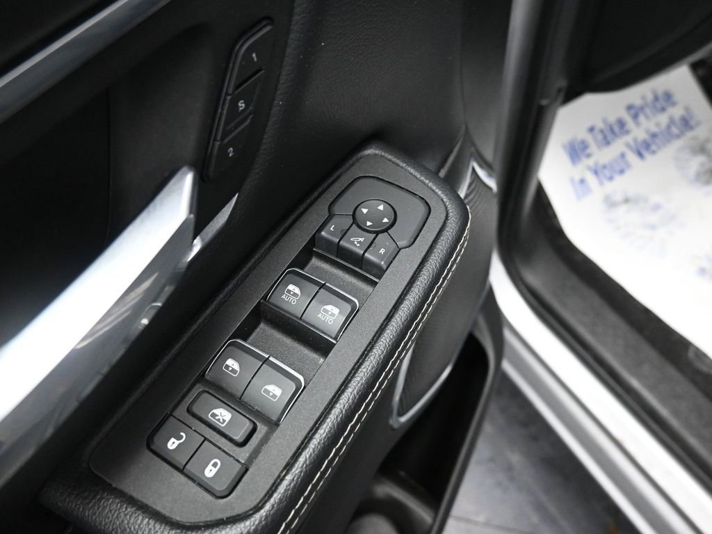 Used 2025 RAM 1500 Laramie image 30