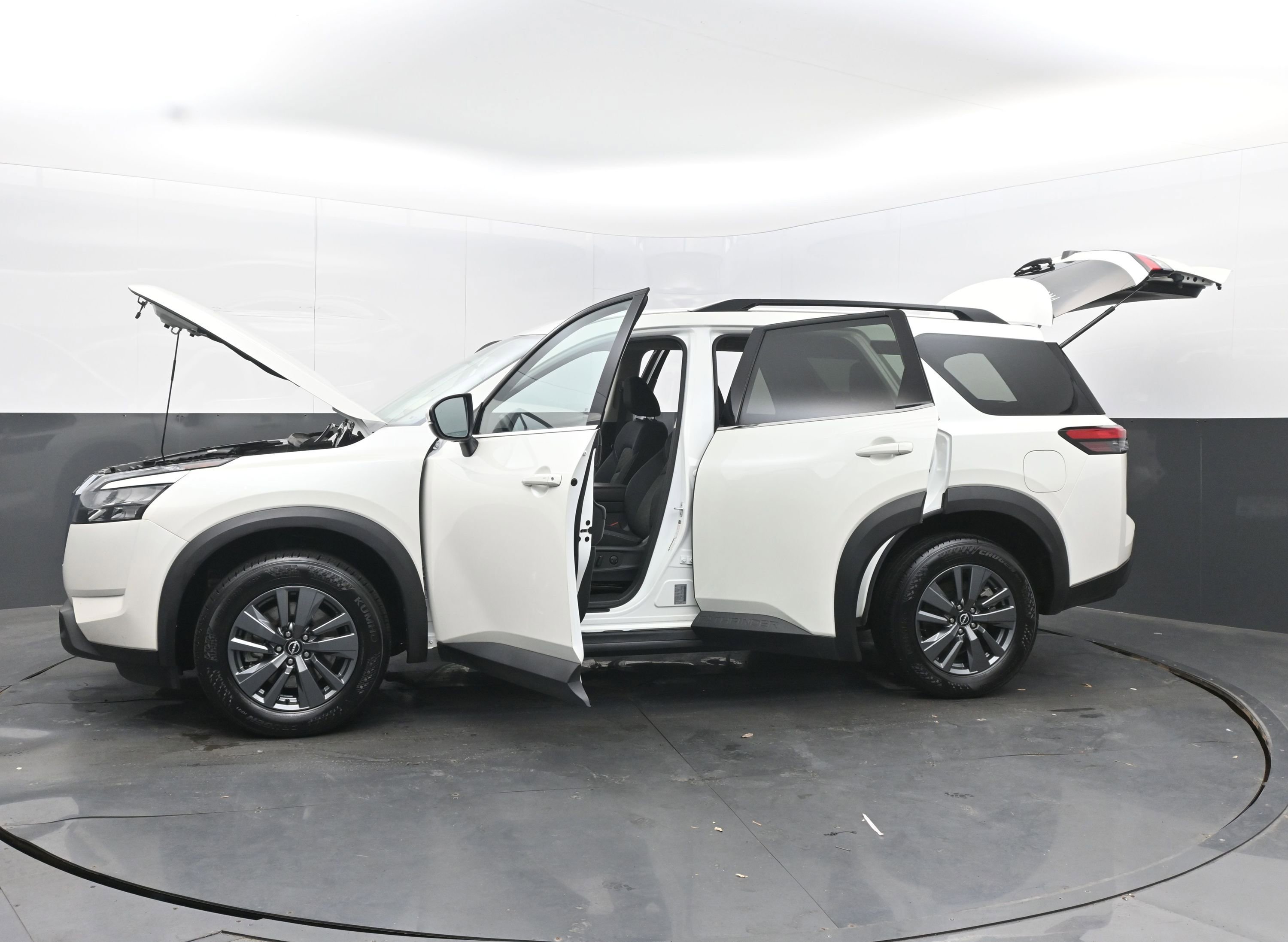 Used 2024 Nissan Pathfinder SV image 43