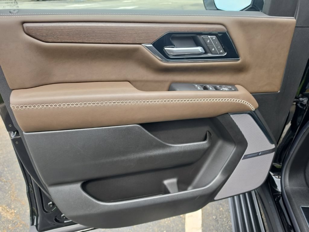 New 2026 GMC Yukon Denali Ultimate AWD/4WD image 16