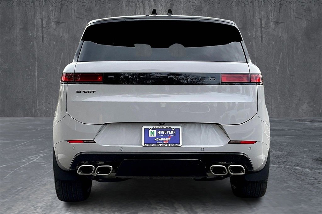 Used 2025 Land Rover Range Rover Sport Dynamic SE image 5