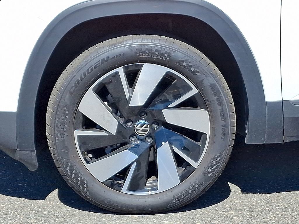 Certified 2025 Volkswagen Atlas Cross Sport SE w/ Panoramic Sunroof Package AWD/4WD image 8