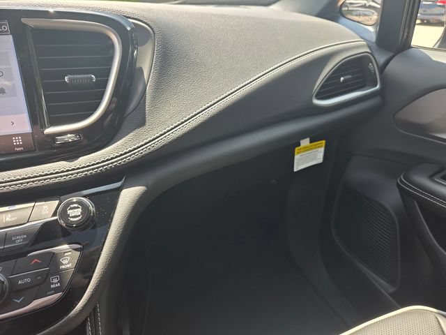 New 2027 Chrysler Pacifica Limited w/ S Appearance Package FWD image 27