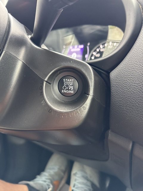 Used 2020 Jeep Renegade Latitude w/ Cold Weather Group image 20