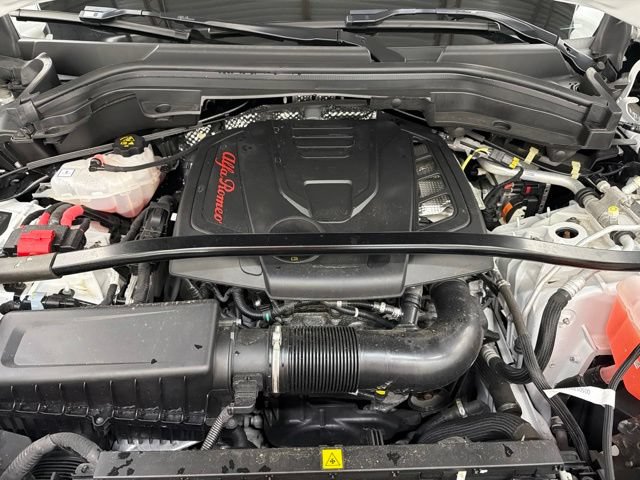 Used 2024 Alfa Romeo Stelvio Veloce AWD/4WD image 32
