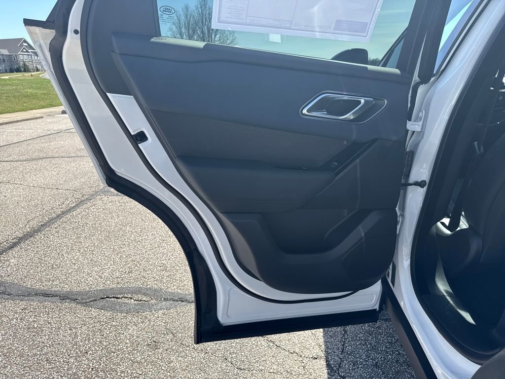 New 2026 Land Rover Range Rover Velar Dynamic SE image 13