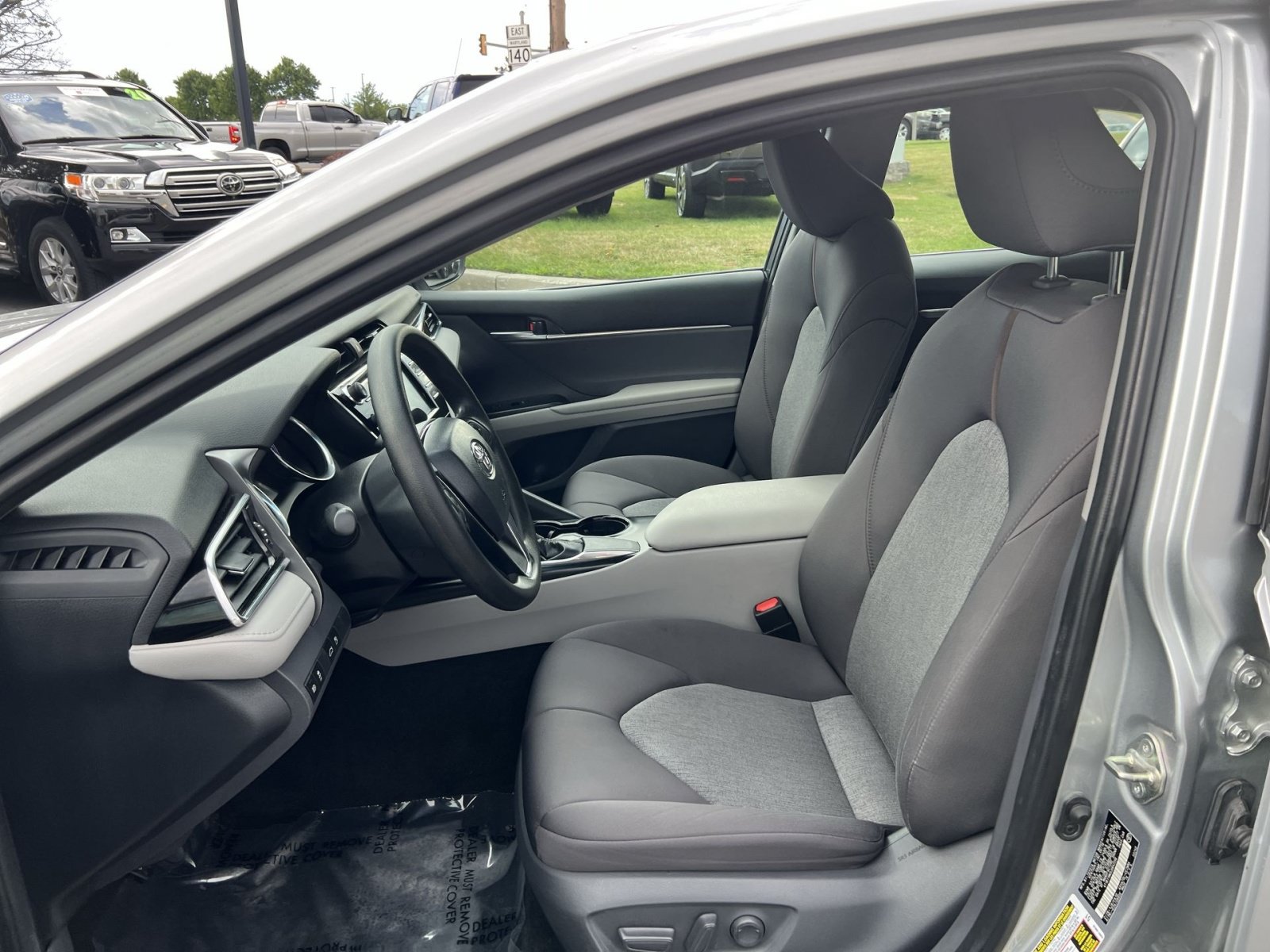 Used 2018 Toyota Camry LE FWD image 13
