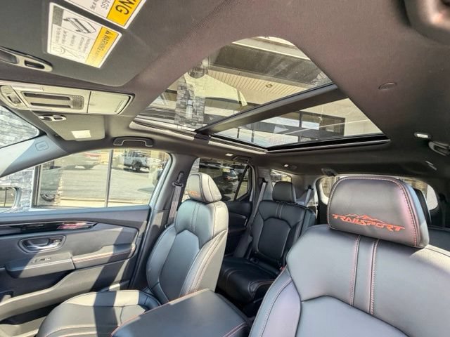 Used 2025 Honda Pilot TrailSport image 19