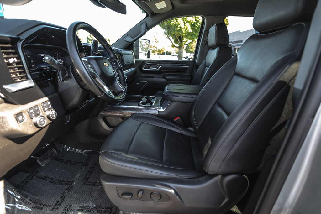 Used 2025 Chevrolet Silverado 3500 LTZ w/ LTZ Convenience Package AWD/4WD image 20