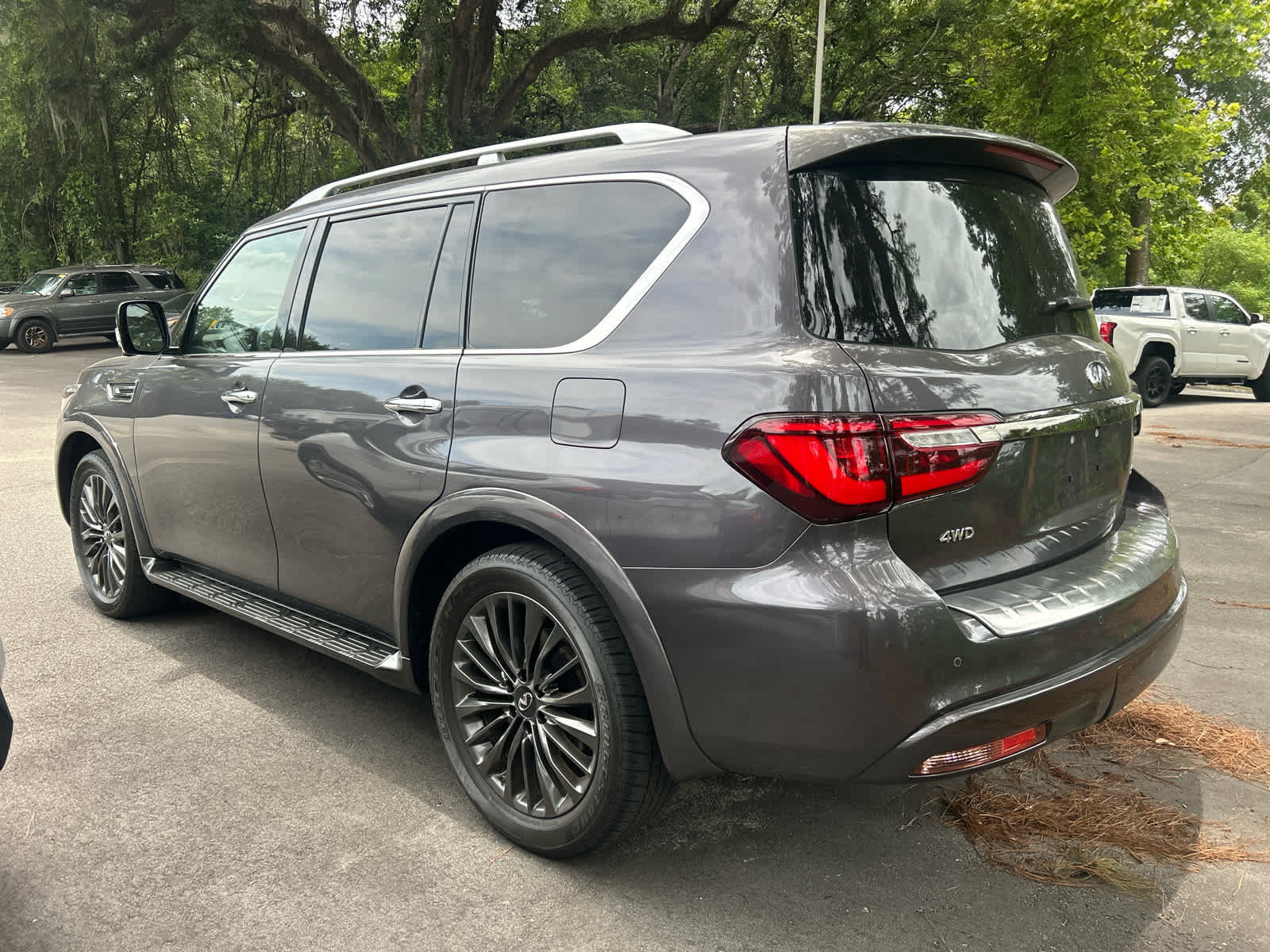 Used 2023 INFINITI QX80 Premium Select w/ Cargo Package AWD/4WD image 2