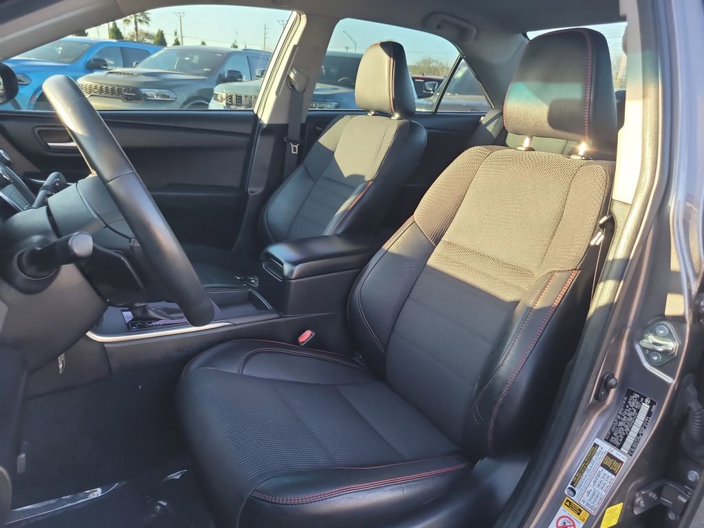 Used 2017 Toyota Camry SE image 16