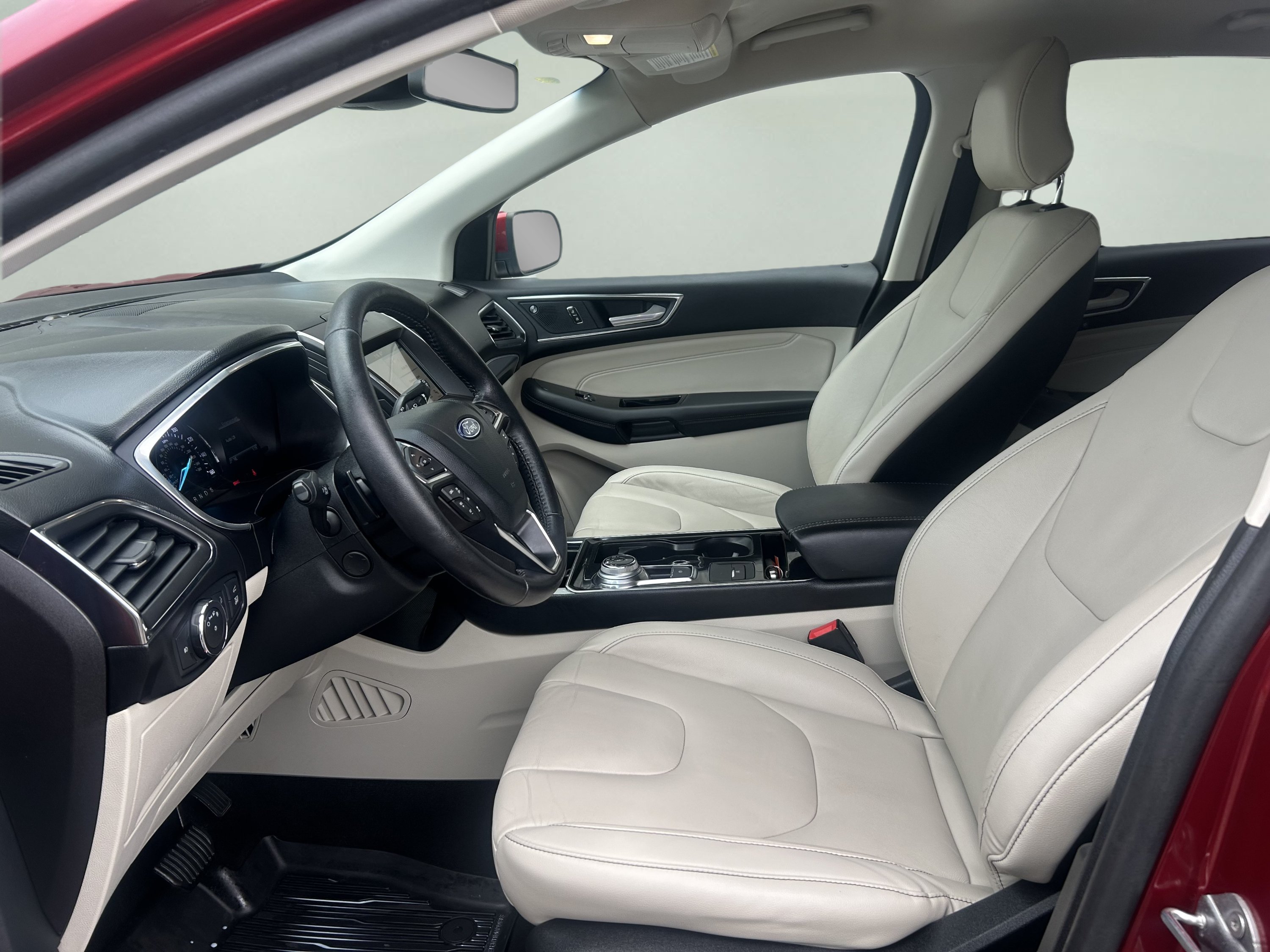 Used 2019 Ford Edge Titanium w/ Cold Weather Package AWD/4WD image 9