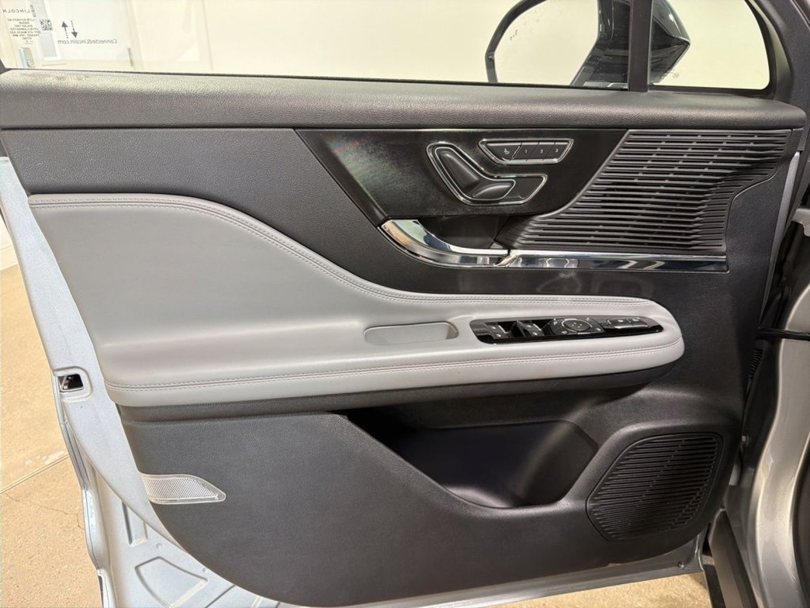 Used 2022 Lincoln Corsair AWD w/ Equipment Group 101A image 9