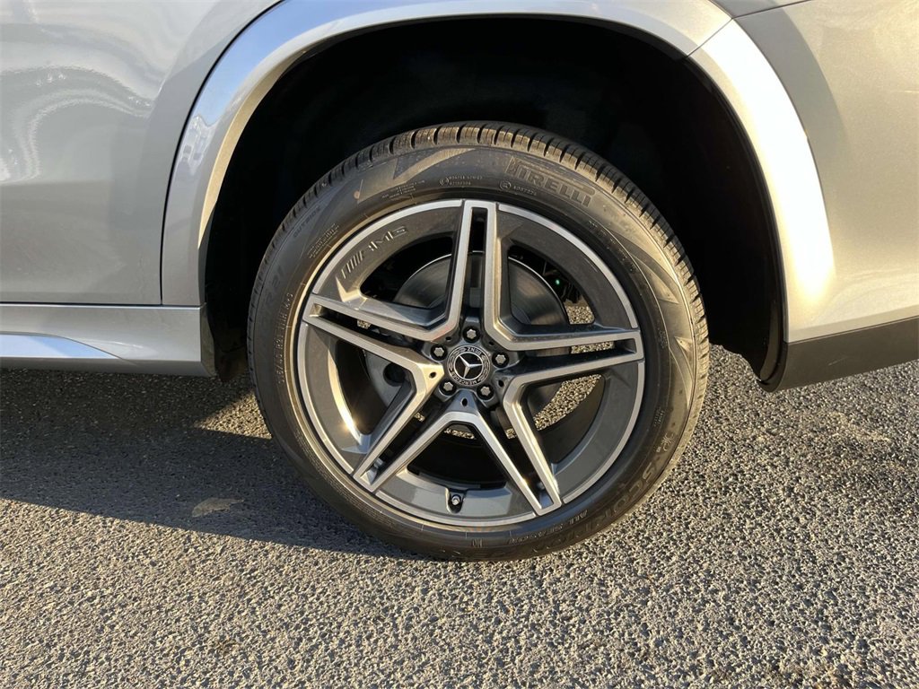 Used 2025 Mercedes-Benz GLS 450 4MATIC image 10