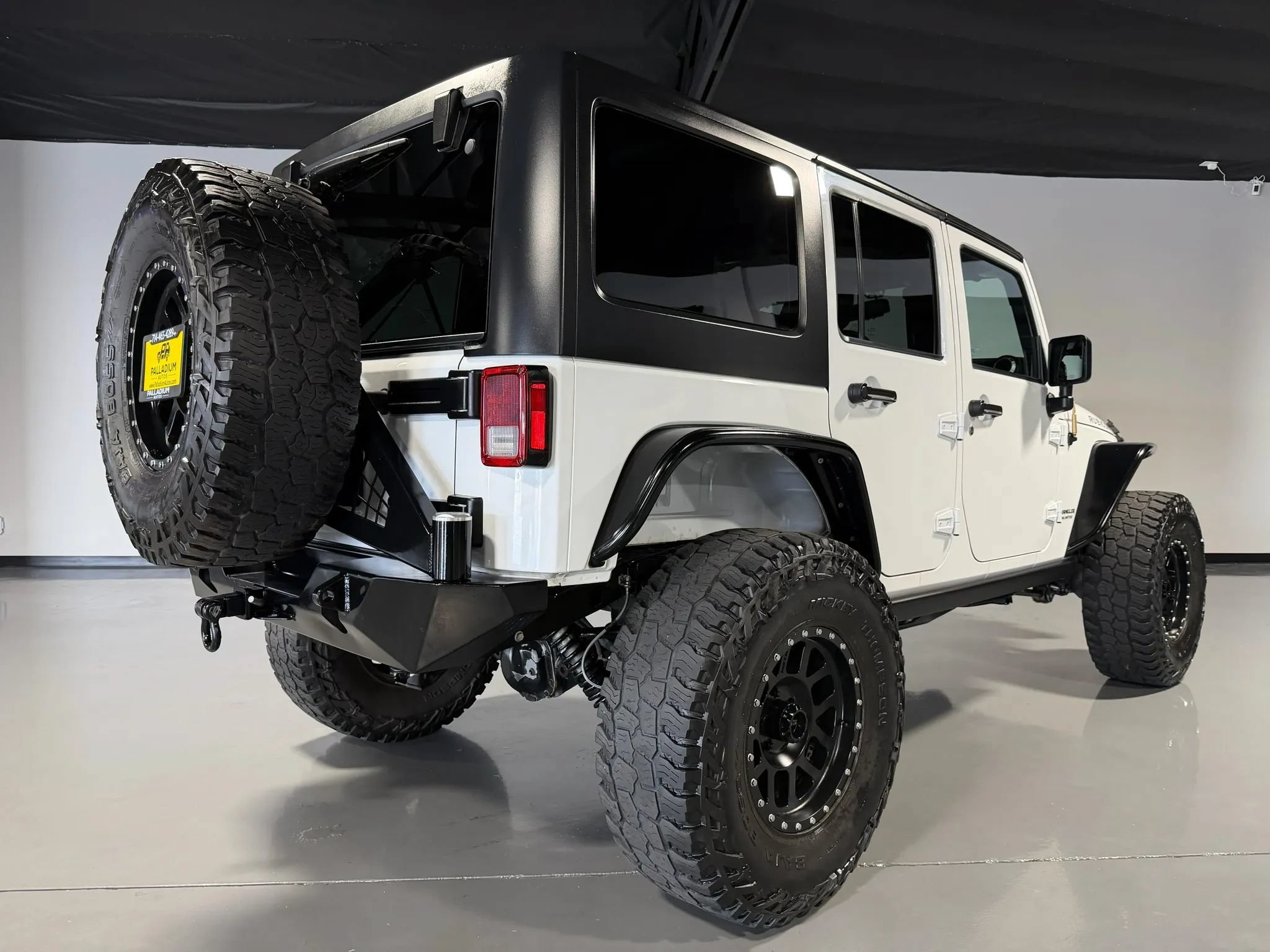 Used 2015 Jeep Wrangler Unlimited Rubicon w/ Connectivity Group AWD/4WD image 24