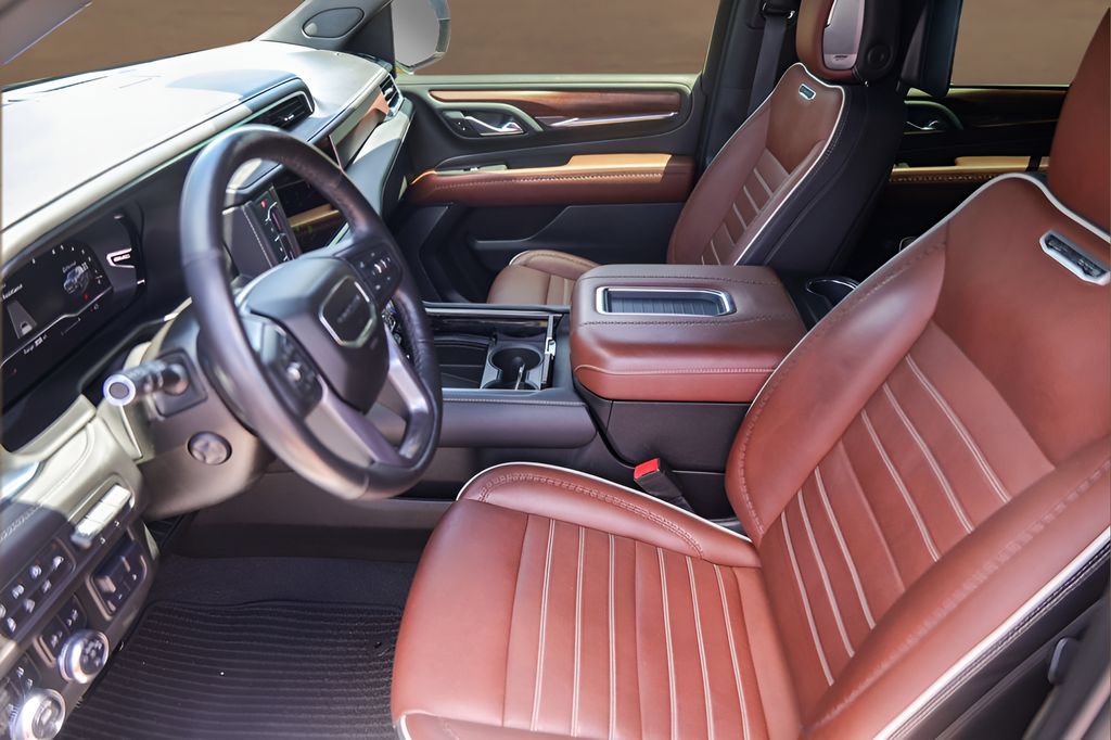 Used 2023 GMC Yukon XL Denali Ultimate AWD/4WD image 9