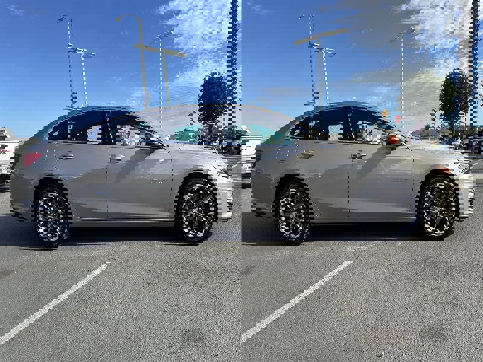 Used 2023 Chevrolet Malibu LT image 3