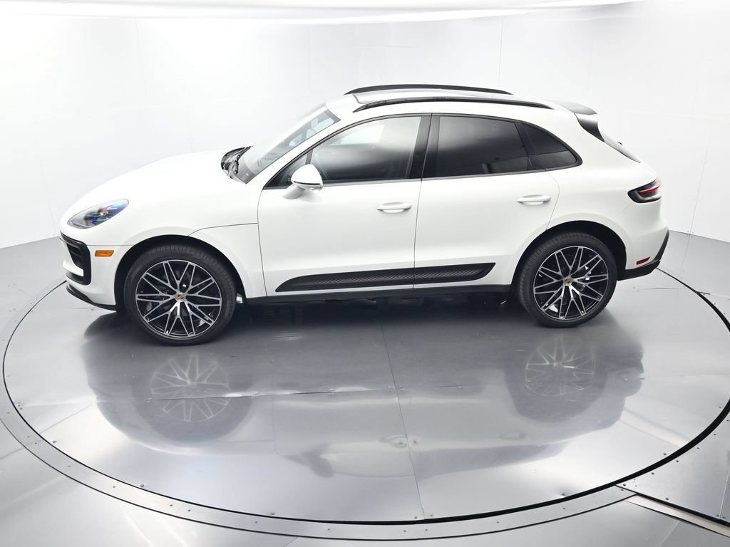 Certified 2026 Porsche Macan AWD/4WD image 34