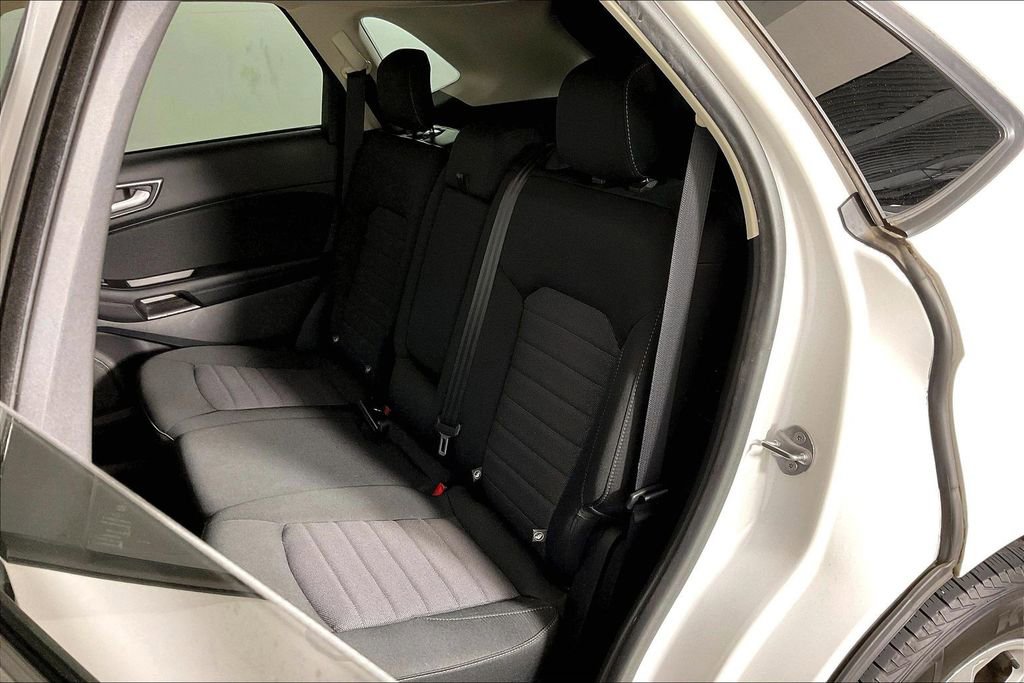 Used 2019 Ford Edge SE w/ SE Fleet Driver's Package image 24