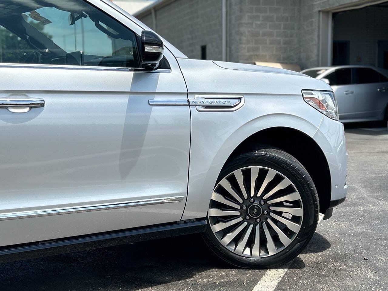 Used 2018 Lincoln Navigator L Reserve w/ Technology Package AWD/4WD image 4