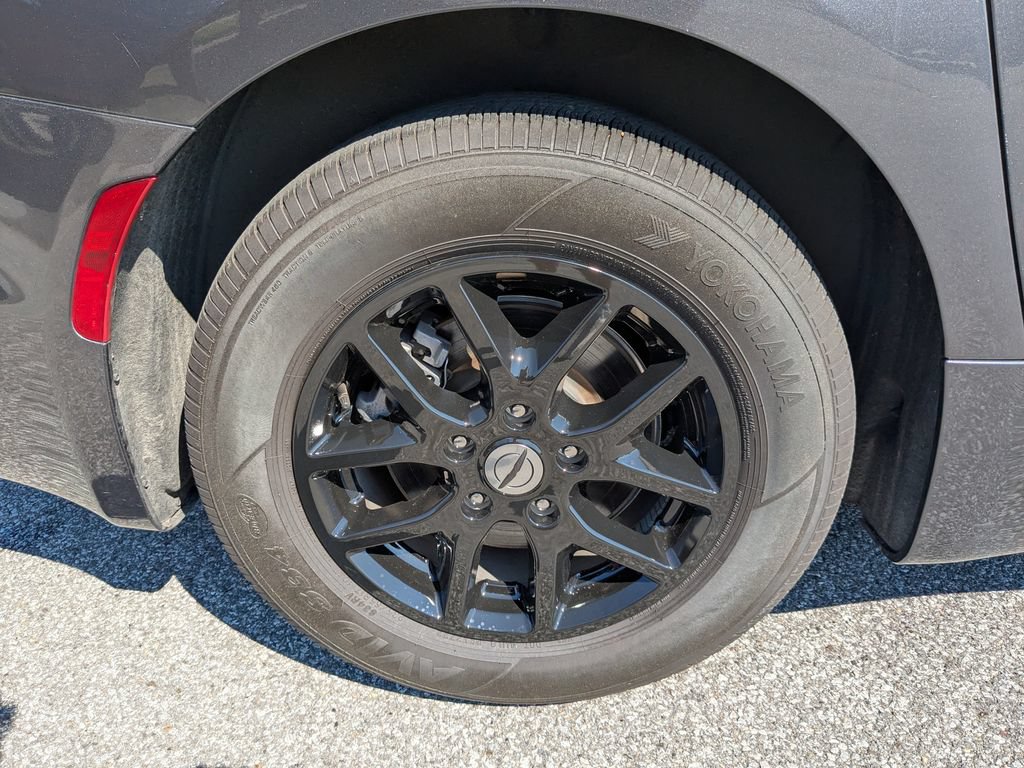 Used 2023 Chrysler Pacifica Touring-L FWD image 19