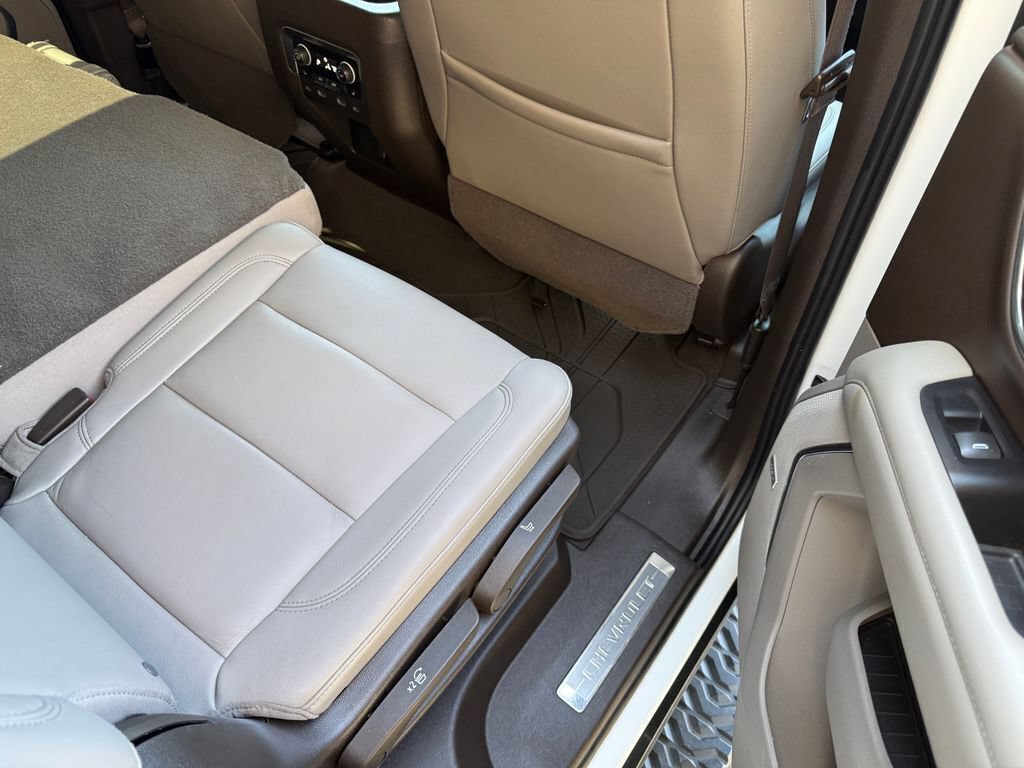 Used 2021 Chevrolet Tahoe Z71 w/ Luxury Package AWD/4WD image 37