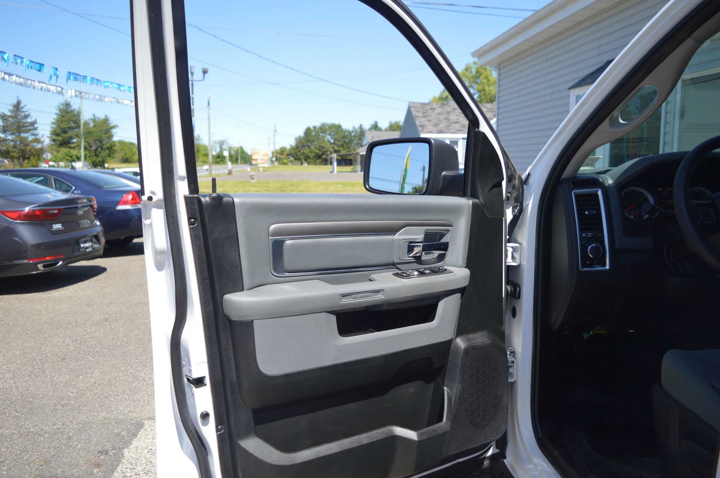 Used 2020 RAM 1500 Classic SLT RWD image 22