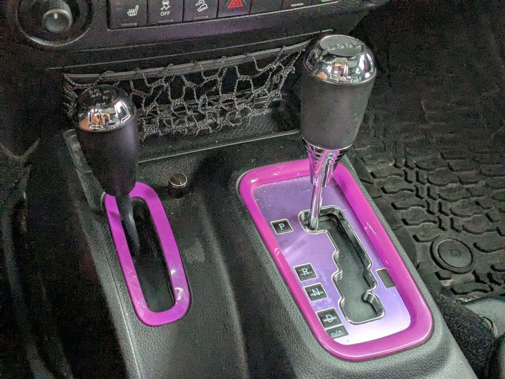 Used 2015 Jeep Wrangler Unlimited Sahara w/ Connectivity Group image 12