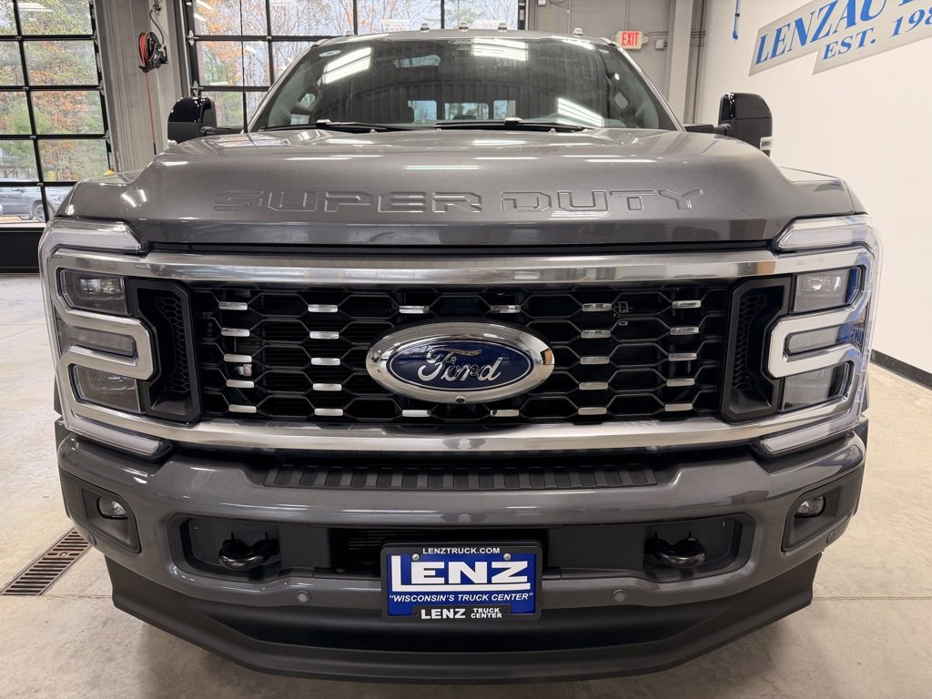 Used 2025 Ford F450 Platinum w/ FX4 Off-Road Package image 3