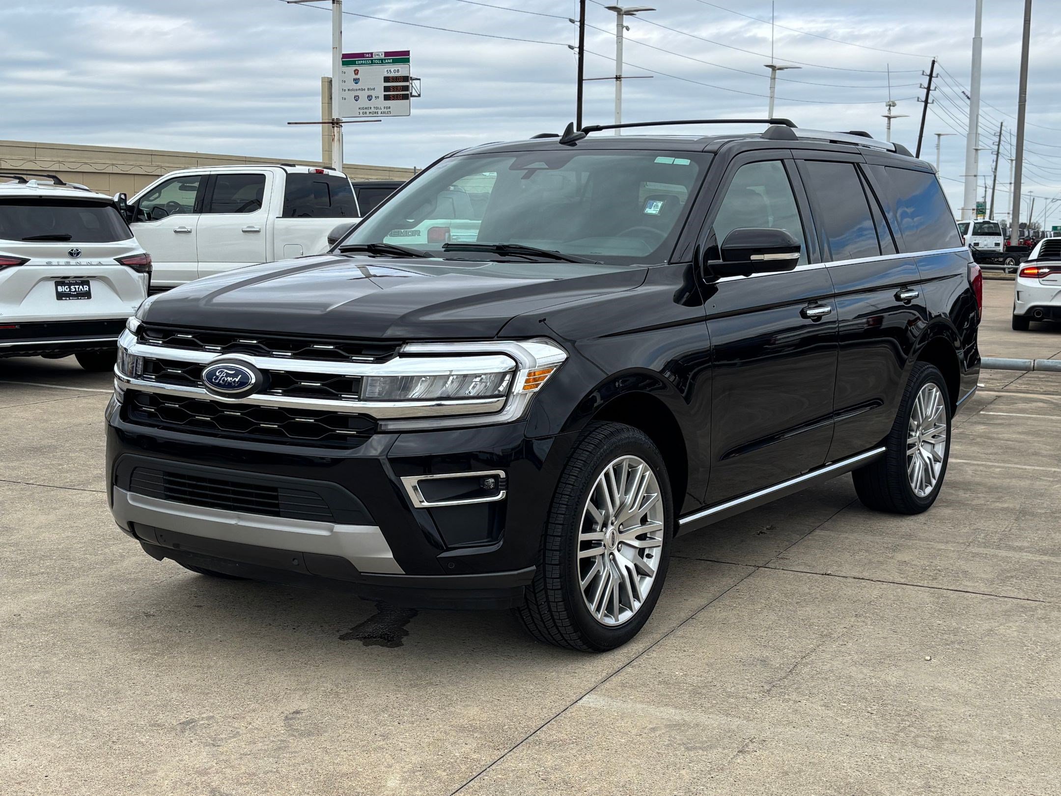 Used 2024 Ford Expedition Limited image 9