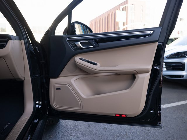 New 2026 Porsche Macan image 47