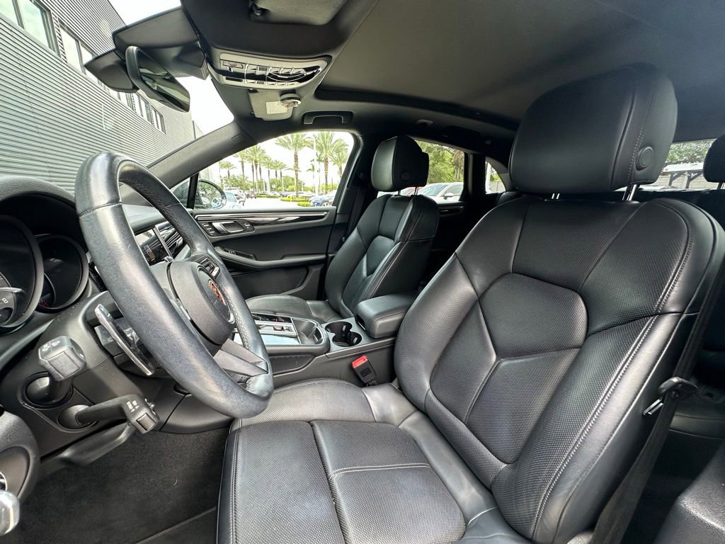Certified 2023 Porsche Macan S AWD/4WD image 5