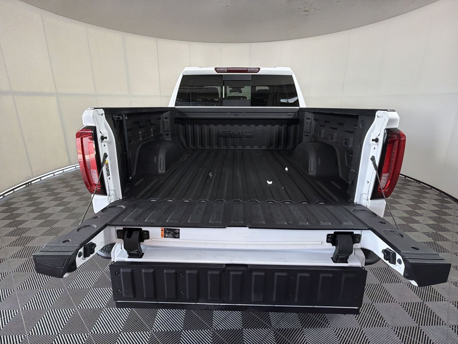 Used 2023 GMC Sierra 1500 SLT w/ SLT Premium Package AWD/4WD image 27