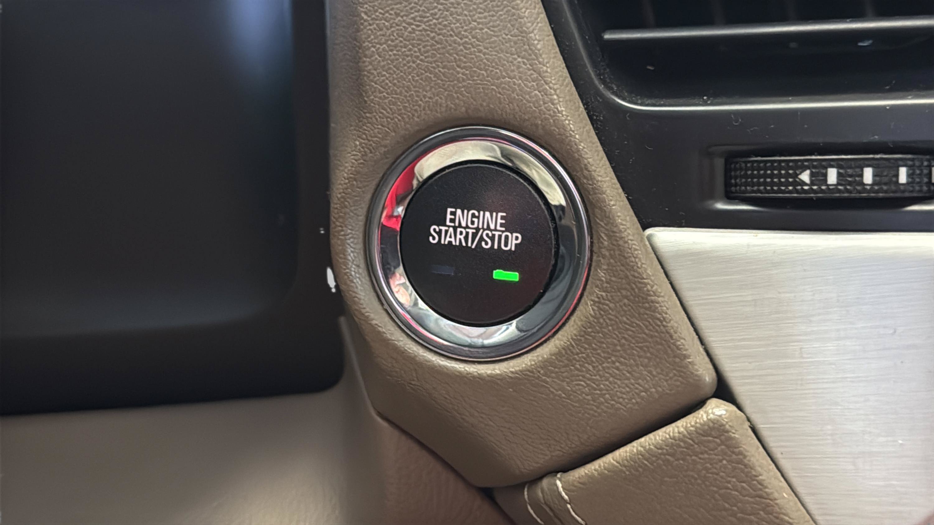Used 2015 GMC Yukon SLT w/ Open Road Package RWD image 45