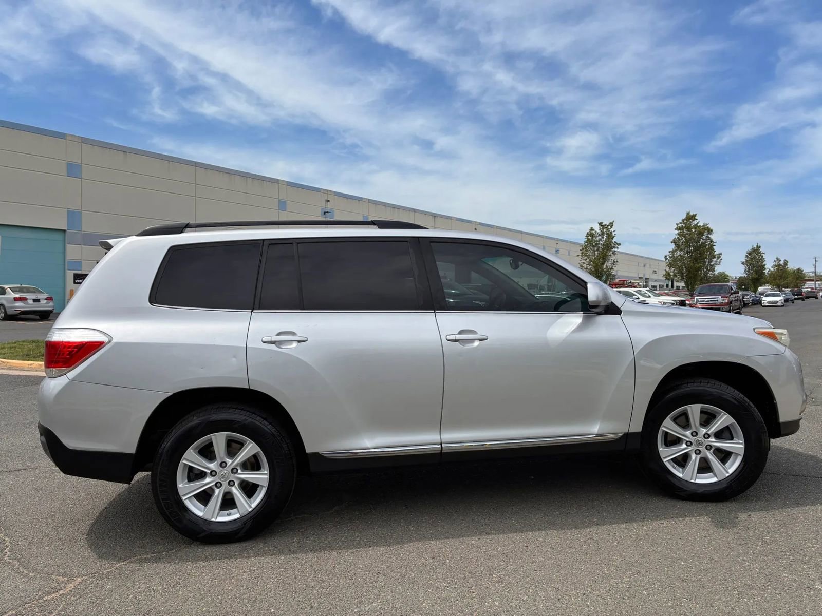 Used 2012 Toyota Highlander SE w/ Tow Pkg AWD/4WD image 8