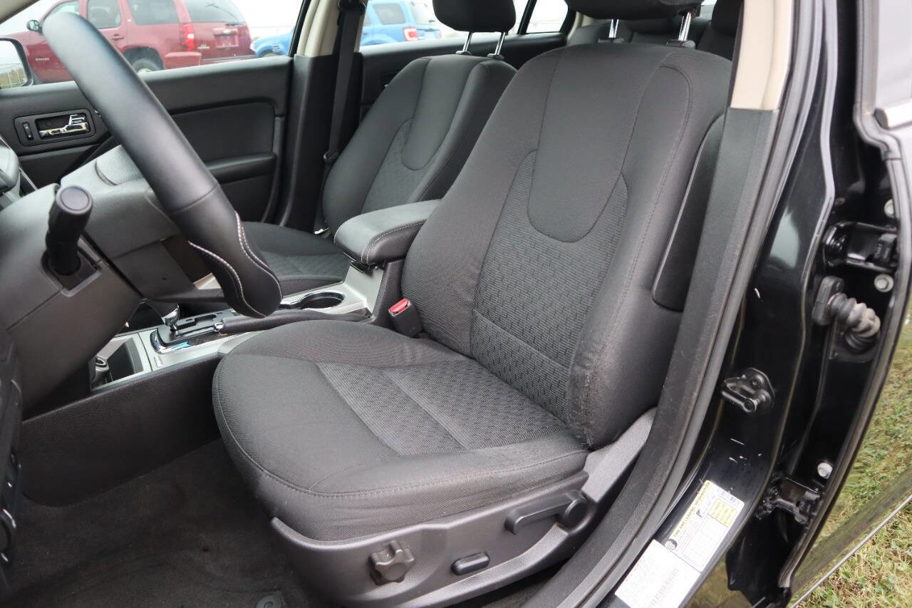 Used 2010 Ford Fusion SE image 3