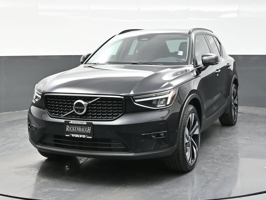 Used 2024 Volvo XC40 B5 Plus w/ Protection Package Premier AWD/4WD image 2
