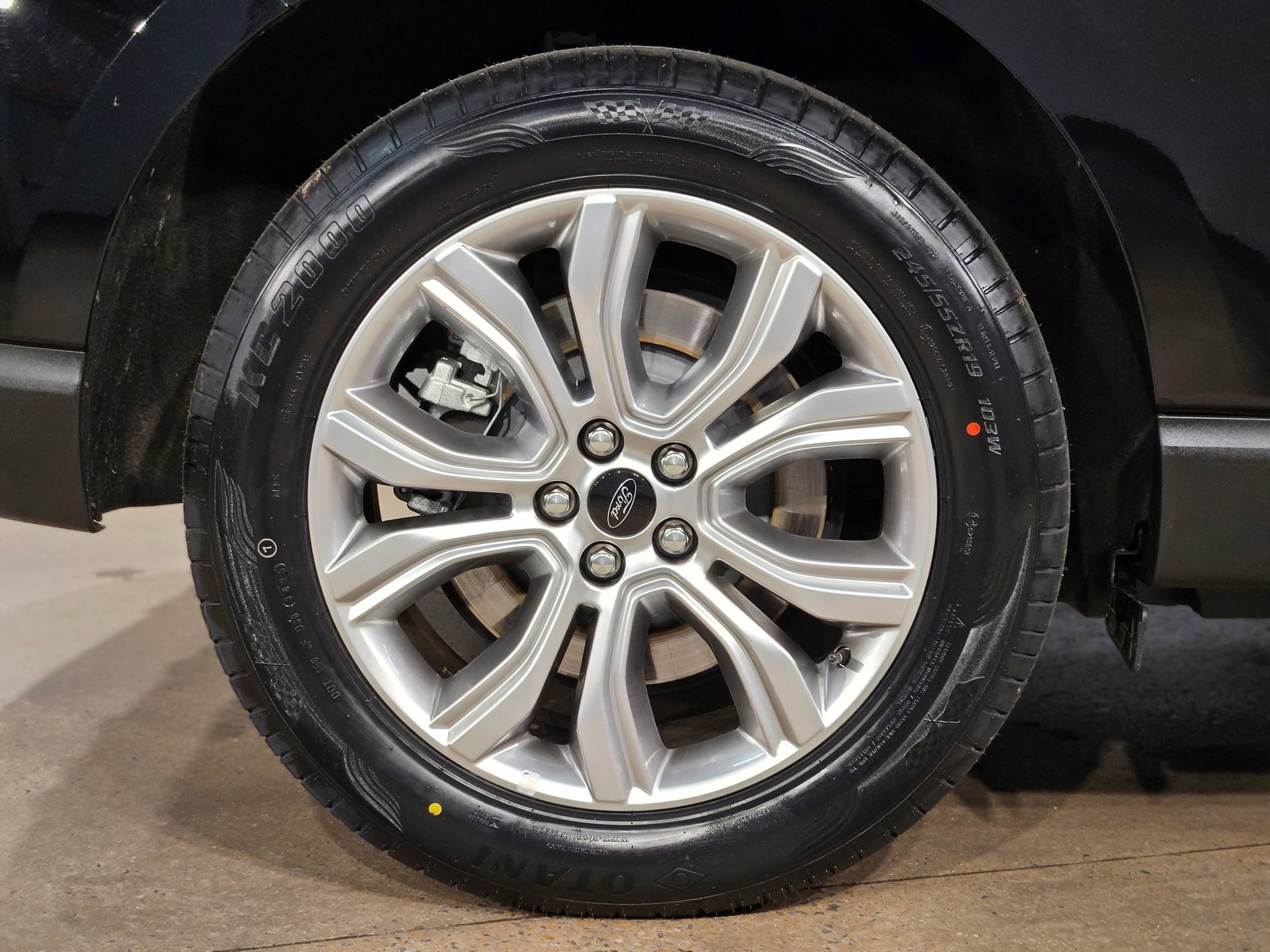 Used 2024 Ford Edge Titanium image 17