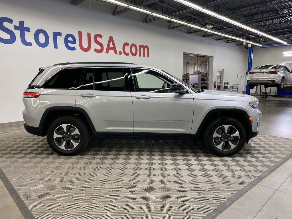 Used 2023 Jeep Grand Cherokee 4WD 4xe image 15