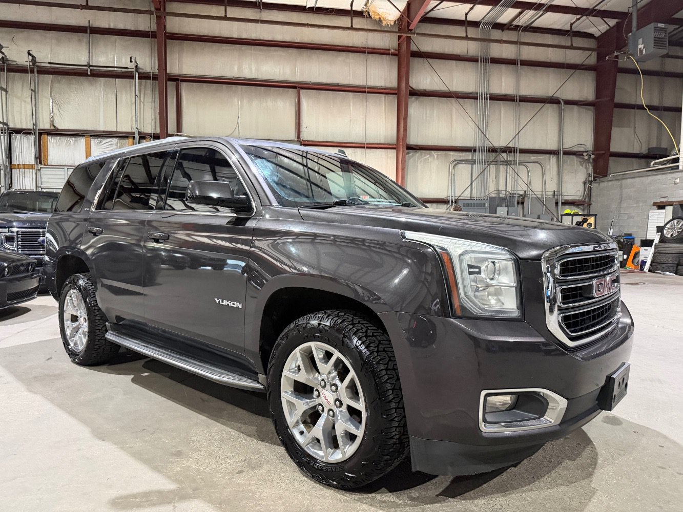 Used 2015 GMC Yukon SLE w/ Convenience Package RWD image 2