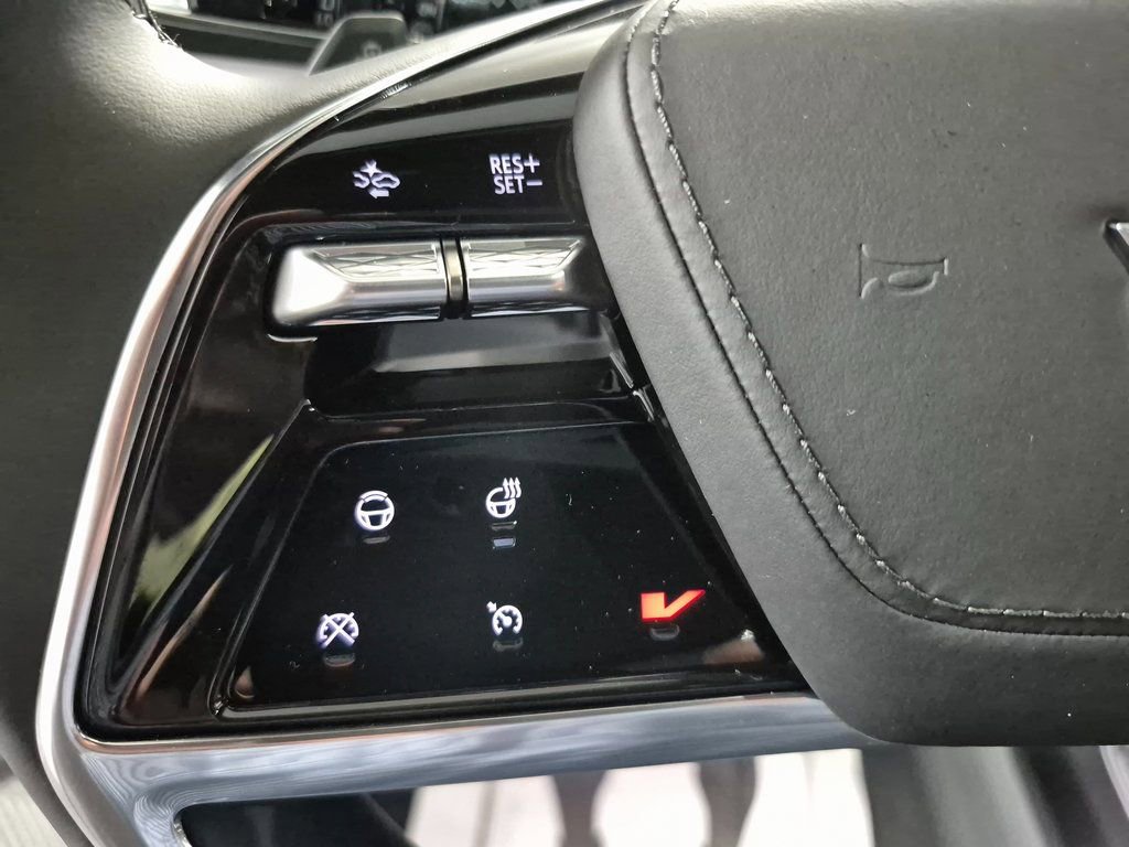 New 2026 Cadillac Vistiq Platinum w/ LPO, Floor Liner Package image 22